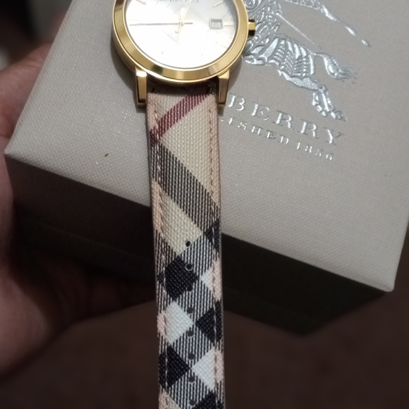 PRE-OWNED BURBERRY UNISEX 38MM CLASSIC CHECKED SWISS MADE QUARTZ WATCH BU9026 - Picture 11 of 11